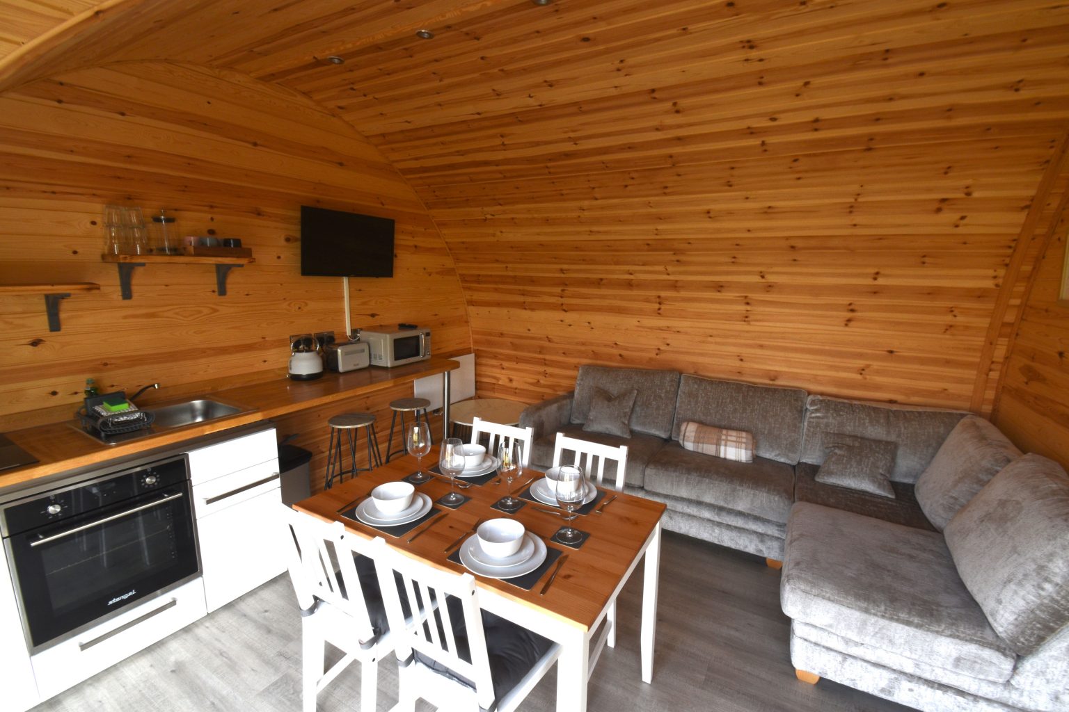 Nottingham's Luxury Vineyard Glamping Pods - Wolds Wine Estate